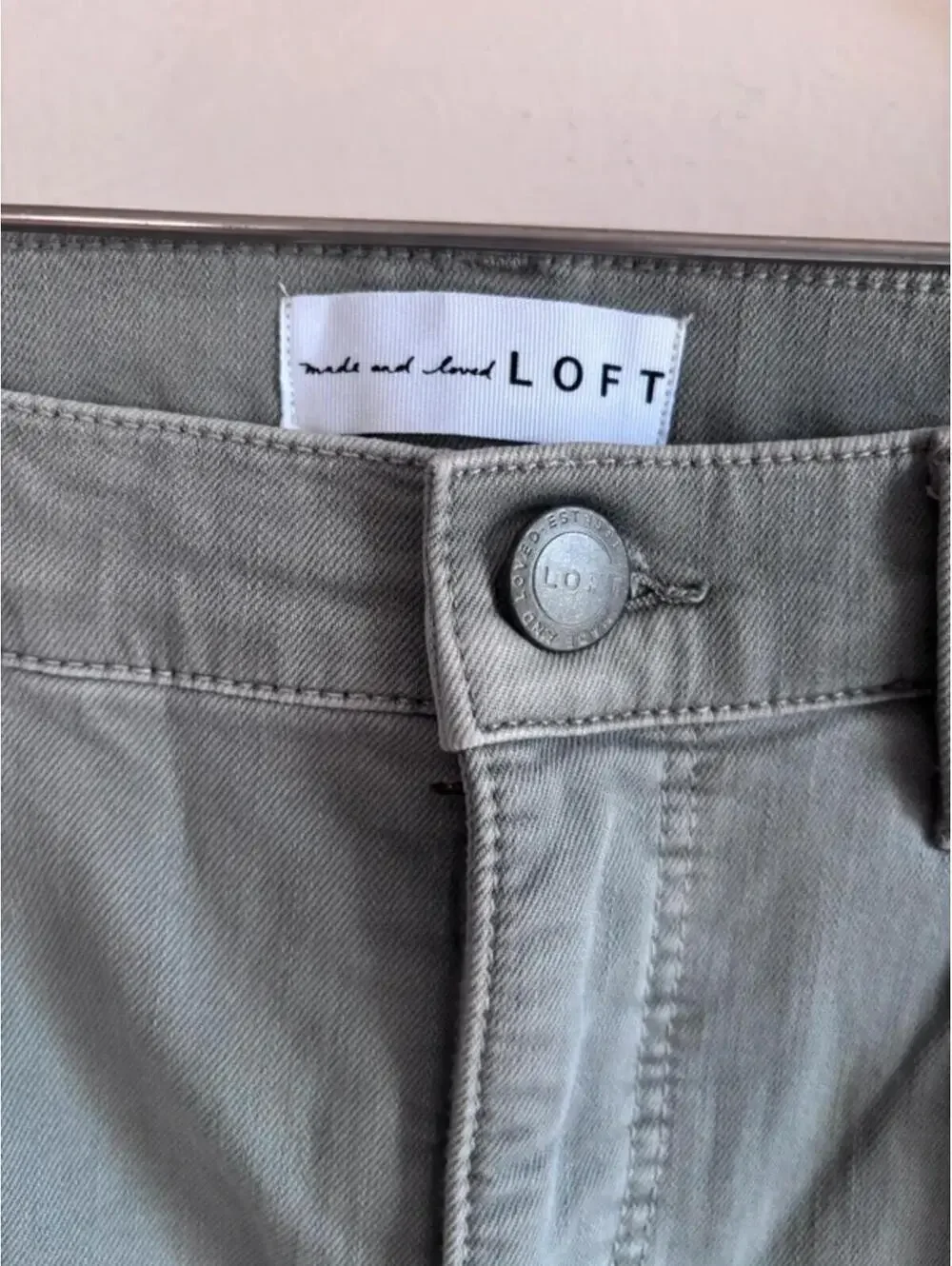 LOFT Modern Skinny Crop in Pale Sage/Grey‎ size 6